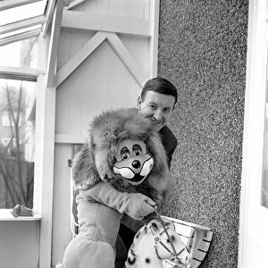 Terry Hall with Lenny the lion seen here at home. 1960 A1226-013