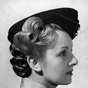World war II Women: Hairstyles for the ATS. April 1941 P010129
