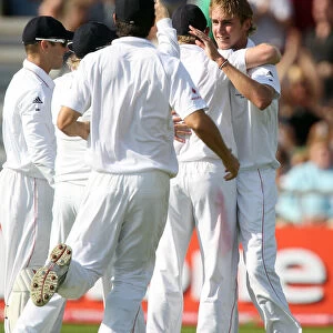 Stuart Broad & England Celebrate Ponting Wicket Stuart B