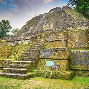 High Temple (the highest temple in Lamanai), Ancien tMaya Ruins, Lamanai, Belize