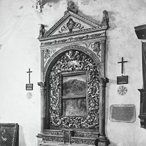 Stone altar erected by Carlo Fortebraccio, in the church of San Francesco in Montone. Inside, the fresco with Saint Anthony from Padua between John the Baptist and the archangel Raphael, work by Bartolomeo Caporali