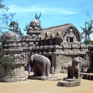 Temples and statues of animals at Mahabalipuram, state of Tamil Nadu