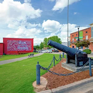 Mississippi, Vicksburg City, Welcome Sign Mural & Canon