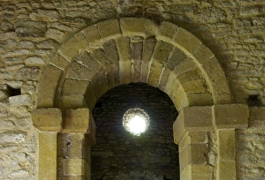 <b class=qtipBold><figcaption>Anglo-Saxon archway N071992</figcaption></b><br>ST PETER'S CHURCH, Barton-upon-Humber, Lincolnshire. Architectural detail. Anglo-Saxon tower, interior showing archway to baptistry in west wall. The long and short work and through-stones are typical of Anglo-Saxon construction in Romanesque style. Anglo Saxon<br><em>© Historic England</em> Anglo-Saxon archway N071992
