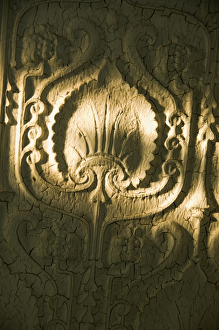 <b class=qtipBold><figcaption>Apethorpe Hall N060192</figcaption></b><br>APETHORPE HALL, Northamptonshire. Interior detail of anaglypta wallpaper in the King's Room.<br><em>© Historic England</em> Apethorpe Hall N060192