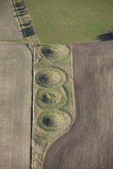 <b class=qtipBold><figcaption>Four barrows 27611_030</figcaption></b><br>Four Barrows, near Aldbourne, Wilts. Prehistoric round barrows. Photographed in February 2013. SU2477/27.<br><em>© Historic England</em> Four barrows 27611_030