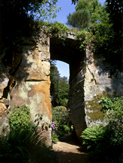 <b class=qtipBold><figcaption>Belsay Quarry Garden K020701</figcaption></b><br>BELSAY HALL, CASTLE & GARDENS, Northumberland. The Great Arch in the Quarry Garden.<br><em>© Historic England</em> Belsay Quarry Garden K020701