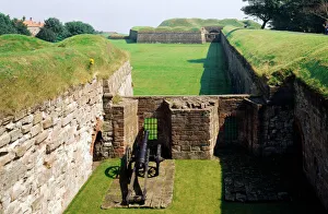 <b class=qtipBold><figcaption>Berwick Ramparts K981880</figcaption></b><br>BERWICK RAMPARTS, Berwick-upon-Tweed, Northumberland. View of the Elizabethan artillery fort. Cumberland Bastion with Brass Bastion in the distance.<br><em>© Historic England</em> Berwick Ramparts K981880