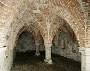 <b class=qtipBold><figcaption>Blakeney Guildhall J920649</figcaption></b><br>BLAKENEY GUILDHALL, Norfolk. Interior view. The basement showing rib vaulted ceiling.<br><em>© Historic England</em> Blakeney Guildhall J920649