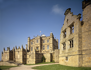 <b class=qtipBold><figcaption>Bolsover Castle J000062</figcaption></b><br>BOLSOVER CASTLE, Derbyshire. Exterior view of the Little Castle and part of the Terrace Range.<br><em>© Andrew Tryner</em> Bolsover Castle J000062