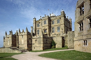 <b class=qtipBold><figcaption>Bolsover Castle K000094</figcaption></b><br>BOLSOVER CASTLE, Derbyshire. View of the Little Castle from the west.<br><em>© Historic England</em> Bolsover Castle K000094
