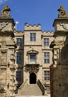 <b class=qtipBold><figcaption>Bolsover Castle N080979</figcaption></b><br>BOLSOVER CASTLE, Derbyshire. The Entrance to Little Castle.<br><em>© Historic England</em> Bolsover Castle N080979