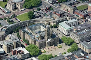 <b class=qtipBold><figcaption>Bolton Town Hall 33165_027</figcaption></b><br>Bolton Town Hall, Victoria Square, Bolton. Lancashire. Photographed in May 2017.<br><em>© Historic England Archive</em> Bolton Town Hall 33165_027