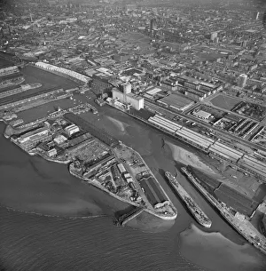 <b class=qtipBold><figcaption>Brunswick Dock EAW399274</figcaption></b><br>Brunswick Dock, Liverpool. Photographed by Aerofilms Ltd in 1980.<br><em>© Historic England Archive</em> Brunswick Dock EAW399274