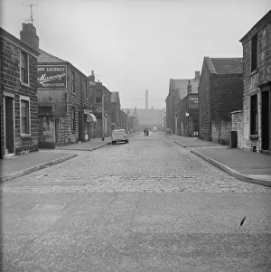 <b class=qtipBold><figcaption>Burnley DES01_01_0567</figcaption></b><br>Looking south along Mary Street, Fulledge, Burnley, Lancashire, from Brunshaw Road (now Harry Potts Way) with the Cricketers' Arms Beer House partially visible at the corner of Anne Street. Photographed by Eileen Deste between 1966 and 1974.<br><em>© Historic England Archive</em> Burnley DES01_01_0567