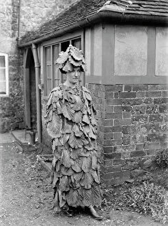 historic images/45/cabbage leaf costume bb97 08307