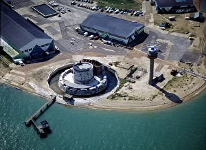 <b class=qtipBold><figcaption>Calshot Castle K860165</figcaption></b><br>CALSHOT CASTLE, Hampshire. Aerial view. This is one of the Henry VIII device forts on the Solent, protecting the mouth of Southampton Water.<br><em>© Historic England</em> Calshot Castle K860165