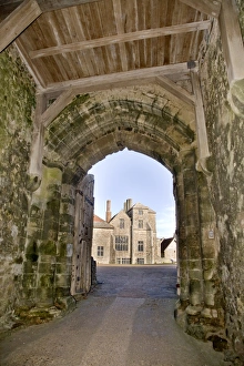 Carisbrooke Castle Gallery: Carisbrooke Castle N080379