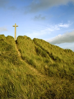<b class=qtipBold><figcaption>Church of St Piran N050056</figcaption></b><br>CHURCH OF ST PIRAN, near Perranporth, Cornwall. Site of St Piran's church. The cross among the sand dunes.<br><em>© English Heritage</em> Church of St Piran N050056