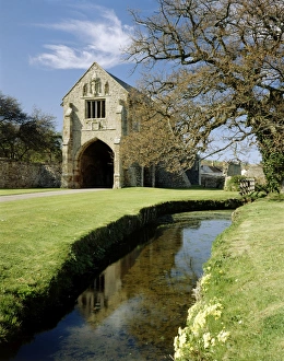 <b class=qtipBold><figcaption>Cleeve Abbey Gatehouse J860104</figcaption></b><br>CLEEVE ABBEY, Somerset. The Gatehouse.<br><em>© Historic England</em> Cleeve Abbey Gatehouse J860104