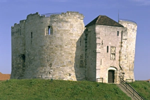 <b class=qtipBold><figcaption>Clifford's Tower K970365</figcaption></b><br>CLIFFORD'S TOWER, York, North Yorkshire. View looking north from the Assize Courts. clifford<br><em>© Historic England</em> Clifford's Tower K970365