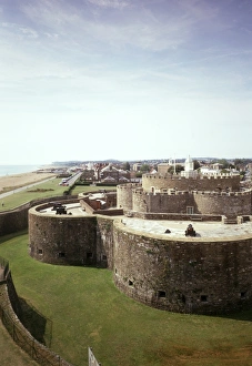 <b class=qtipBold><figcaption>Deal Castle K970991</figcaption></b><br>DEAL CASTLE, Kent. View of the castle from the north.<br><em>© Historic England</em> Deal Castle K970991