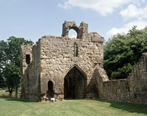 <b class=qtipBold><figcaption>Etal Castle J940360</figcaption></b><br>ETAL CASTLE, Northumberland. View of the Gatehouse from the East.<br><em>© Historic England</em> Etal Castle J940360