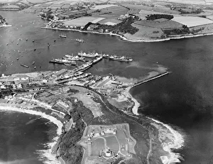 <b class=qtipBold><figcaption>Falmouth Harbour EPW055832</figcaption></b><br>FALMOUTH, Cornwall. Aerial view of Pendennis Castle, Falmouth Harbour and the Falmouth Roads. Photographed in 1937. Aerofilms Collection (see Links).<br><em>© Historic England</em> Falmouth Harbour EPW055832