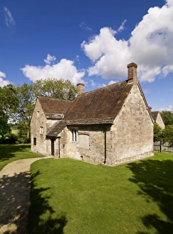 <b class=qtipBold><figcaption>Fiddleford Manor N100559</figcaption></b><br>FIDDLEFORD MANOR, Dorset. Exterior, general view.<br><em>© Historic England</em> Fiddleford Manor N100559