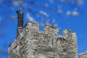 <b class=qtipBold><figcaption>Framlingham Castle K030370</figcaption></b><br>FRAMLINGHAM CASTLE, Suffolk. View of the top of one of the towers and Tudor brick chimney.<br><em>© Historic England</em> Framlingham Castle K030370