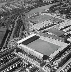 <b class=qtipBold><figcaption>Fratton Park EAW068746</figcaption></b><br>Fratton Park, Portsmouth, Hampshire. Photographed in July 1957. Aerofilms Collection.<br><em>© Historic England</em> Fratton Park EAW068746