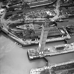 Maritime Collection: Grimsby Dock Tower EAW029404
