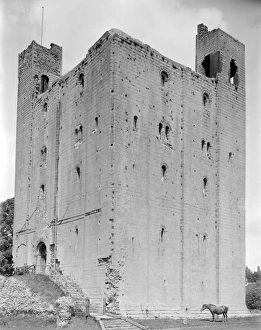 <b class=qtipBold><figcaption>Hedingham Castle CC000478</figcaption></b><br>HEDINGHAM CASTLE, Castle Hedingham, Essex. Exterior view of the keep from the south, 1920s. Photographed by Nathaniel Lloyd.<br><em>© Historic England Archive</em> Hedingham Castle CC000478