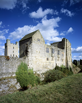 <b class=qtipBold><figcaption>Helmsley Castle K030855</figcaption></b><br>HELMSLEY CASTLE, North Yorkshire. View of the West range from the North West with the East tower beyond.<br><em>© Historic England</em> Helmsley Castle K030855