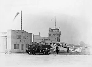 Historic Images 1920s to 1940s Collection: Heston Aerodrome c.1930s AFL03_aerofilms_c19981