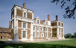 <b class=qtipBold><figcaption>Hill Hall K980310</figcaption></b><br>HILL HALL, Essex. After restoration, May 1998. View of the Elizabethan mansion house from the south west.<br><em>© Historic England</em> Hill Hall K980310