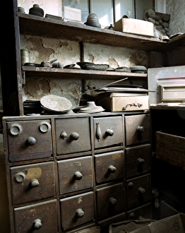 <b class=qtipBold><figcaption>J. W. Evans N030023</figcaption></b><br>J.W.EVANS, Birmingham, West Midlands. Silversmiths factory. Interior detail of wooden drawers and shelves in the first floor old stock warehouse - number 55.<br><em>© Historic England</em> J. W. Evans N030023