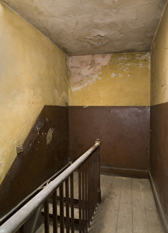 <b class=qtipBold><figcaption>J. W. Evans N080101</figcaption></b><br>J.W.EVANS, Birmingham, West Midlands. Silversmiths factory. Interior view. Number 56, 2nd floor landing. Pre-conservation.<br><em>© Historic England</em> J. W. Evans N080101