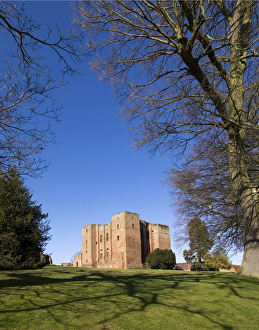 <b class=qtipBold><figcaption>Kenilworth Castle Keep N080077</figcaption></b><br>KENILWORTH CASTLE, Warwickshire. Exterior view of the keep.<br><em>© Historic England</em> Kenilworth Castle Keep N080077