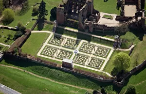 Aerial Views Collection: Kenilworth Castle N090605