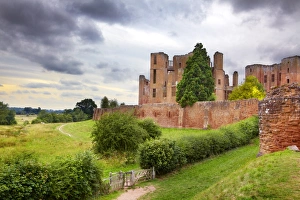 <b class=qtipBold><figcaption>Kenilworth Castle N100324</figcaption></b><br>KENILWORTH CASTLE, Warwickshire. General view from the tiltyard.<br><em>© Historic England</em> Kenilworth Castle N100324