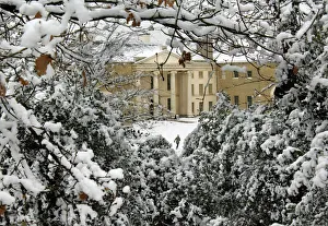 <b class=qtipBold><figcaption>Kenwood House N070134</figcaption></b><br>KENWOOD HOUSE, London. Exterior view. Kenwood House in the snow through trees.<br><em>© Historic England</em> Kenwood House N070134