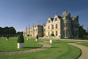 <b class=qtipBold><figcaption>Kirby Hall K980936</figcaption></b><br>KIRBY HALL, Northamptonshire. West Front and Parterre.<br><em>© Historic England</em> Kirby Hall K980936