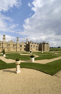 <b class=qtipBold><figcaption>Kirby Hall N071462</figcaption></b><br>KIRBY HALL, Northamptonshire. West front view from north west.<br><em>© Historic England</em> Kirby Hall N071462