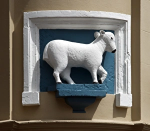 <b class=qtipBold><figcaption>Lamb DP139627</figcaption></b><br>The former Lamb Inn, 2a Newport Street, Tiverton, Devon. Lamb plaque.<br><em>© Historic England Archive</em> Lamb DP139627