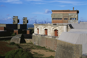<b class=qtipBold><figcaption>Landguard Fort K060531</figcaption></b><br>LANDGUARD FORT, Felixstowe, Suffolk. View of the 1870's casemated battery and its caponier with Fire Commander's Post above and Darell's Battery to left.<br><em>© Historic England</em> Landguard Fort K060531