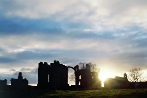 <b class=qtipBold><figcaption>Lindisfarne Priory K880003</figcaption></b><br>LINDISFARNE PRIORY, Holy Island, Northumberland. View of the priory at sunset.<br><em>© Historic England</em> Lindisfarne Priory K880003