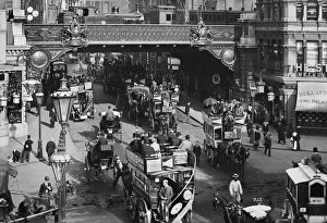 Victorian people and costumes Collection: Ludgate Circus, London CC97_01518crop