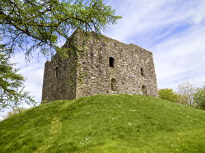 <b class=qtipBold><figcaption>Lydford Castle N090120</figcaption></b><br>LYDFORD CASTLE, Devon. Exterior view of the castle.<br><em>© Historic England</em> Lydford Castle N090120