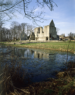 <b class=qtipBold><figcaption>Minster Lovell Hall J850086</figcaption></b><br>MINSTER LOVELL HALL, Oxfordshire. View from across the water.<br><em>© Historic England</em> Minster Lovell Hall J850086